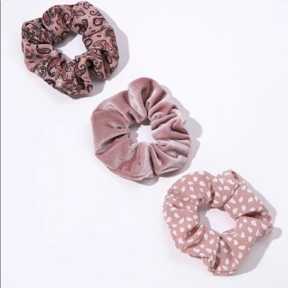 𝅺3 Prints Paisley, Polka dot, & Velvet Scrunchies - Picture 2 of 4
